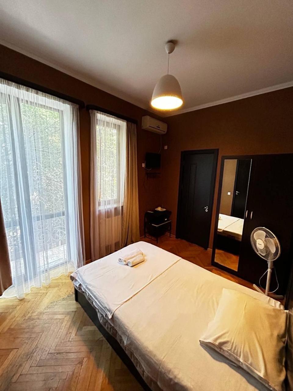 Duma Hotel Tbilisi Esterno foto
