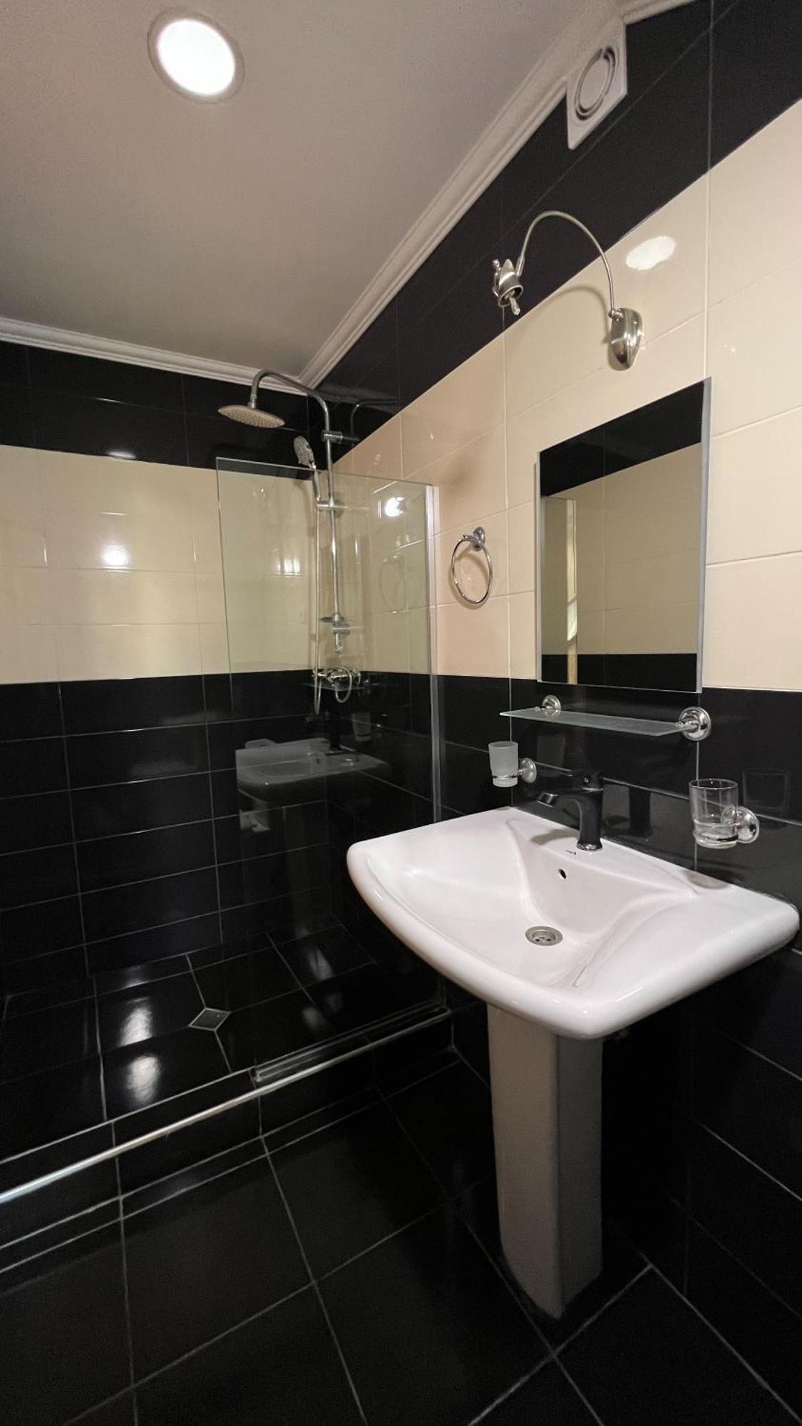 Duma Hotel Tbilisi Esterno foto